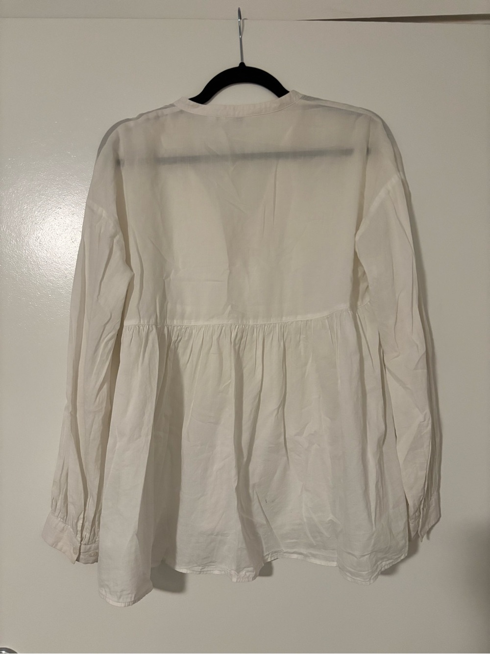 Lightweight UNIQLO White Button-Front Top - Picture 2 of 4